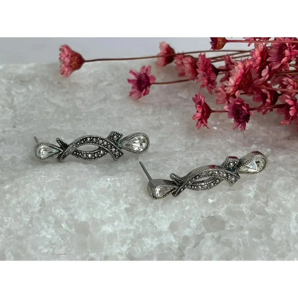 Silver Toned Crossover Style Avon Vintage Art Deco Teardrop Rhinestone Earrings - Picture 4 of 9